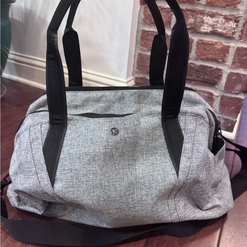 Lululemon ‘Out of Range’ Duffel Bag - Picture 3 of 4